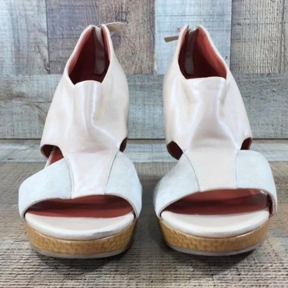 Cole Haan Cream‎ Tan Leather Wedge Heels Sandals Womens 9.5B Slip On - Picture 2 of 11